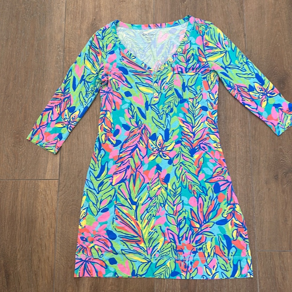 Lilly Pulitzer women's dress. Size small. Colorful print.